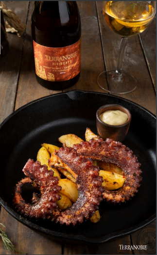 Pulpo al Merkén y Cilantro con Papas Rústicas y Salsa Alioli